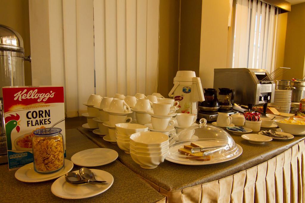 Hotel Yankin Yangon Exterior foto