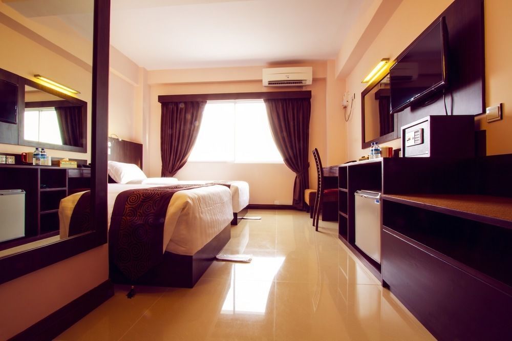 Hotel Yankin Yangon Exterior foto